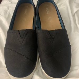 Brand new toms
